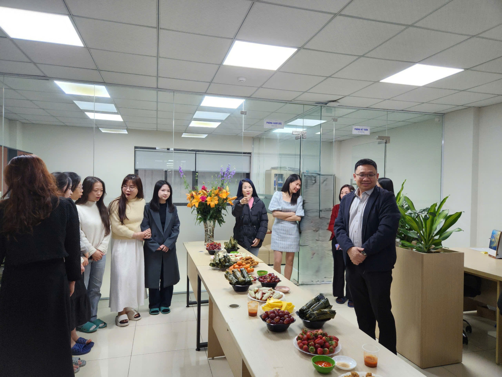 Chúc mừng Ngày Quốc tế Phụ nữ 08/03